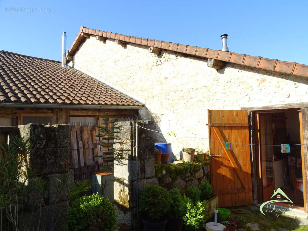 Maison à SAINT-JUNIEN