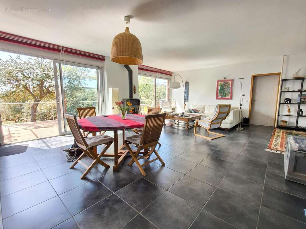 Maison 165 m² à Grignan  - photo 2