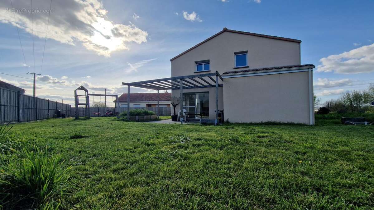 Maison à SAINT-JULIEN-DE-CONCELLES