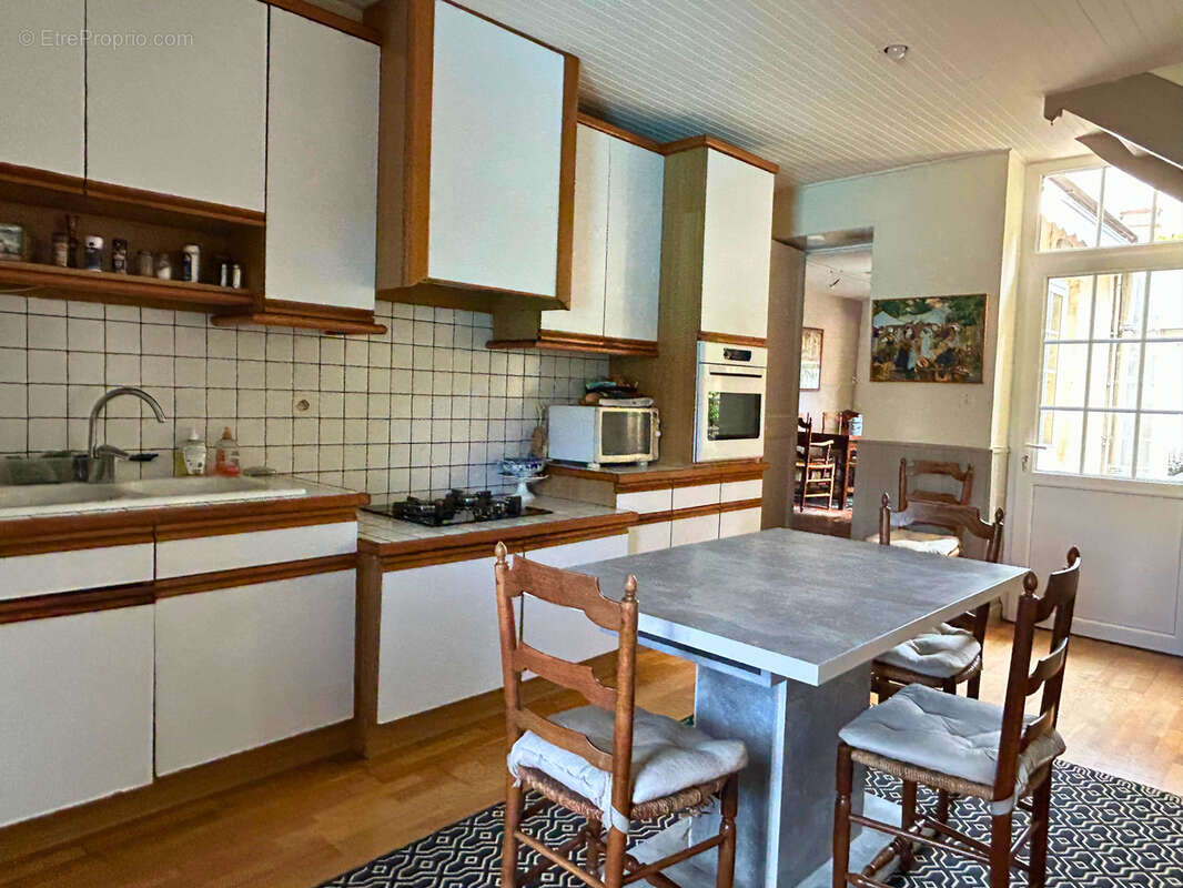 MAISON DE CARACTÈRE en pierre avec 5 chambres, garage et piscine à COGNAC - photo 9