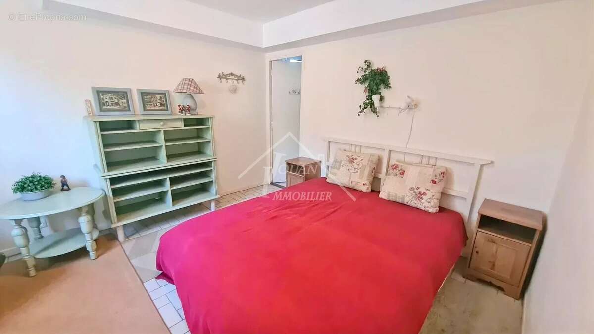 Maison à AINAY-LE-CHATEAU