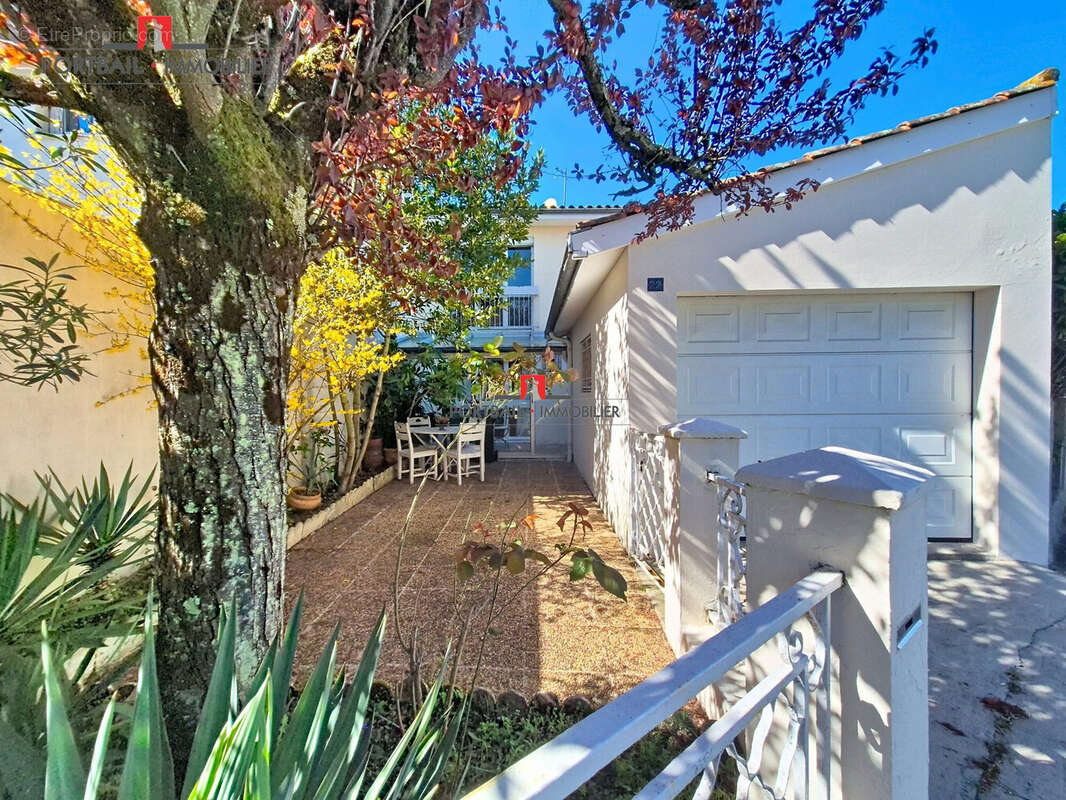 Maison à CARBON-BLANC