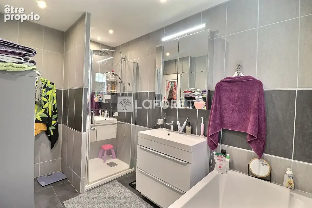 CUERS : Maison individuelle 237 m² comprenant 3 logements sur terrain de 793 m² - photo 16