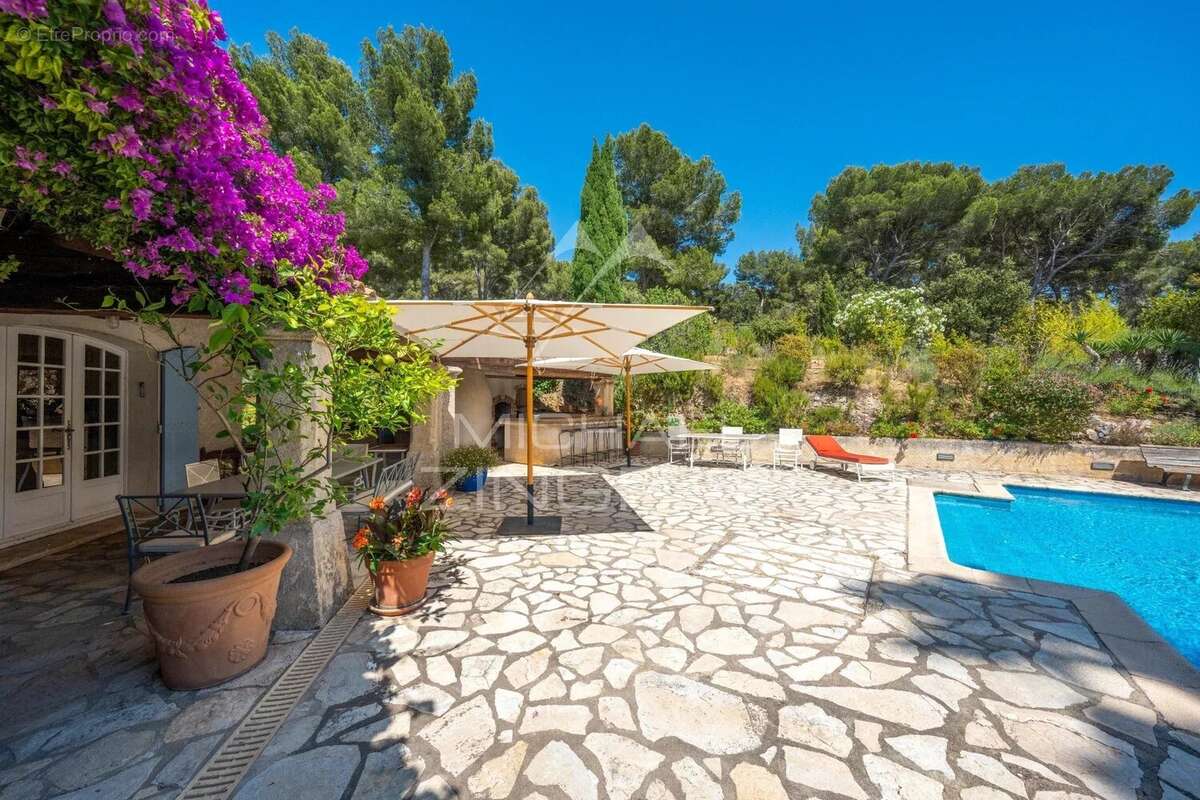 Maison à SAINT-CYR-SUR-MER