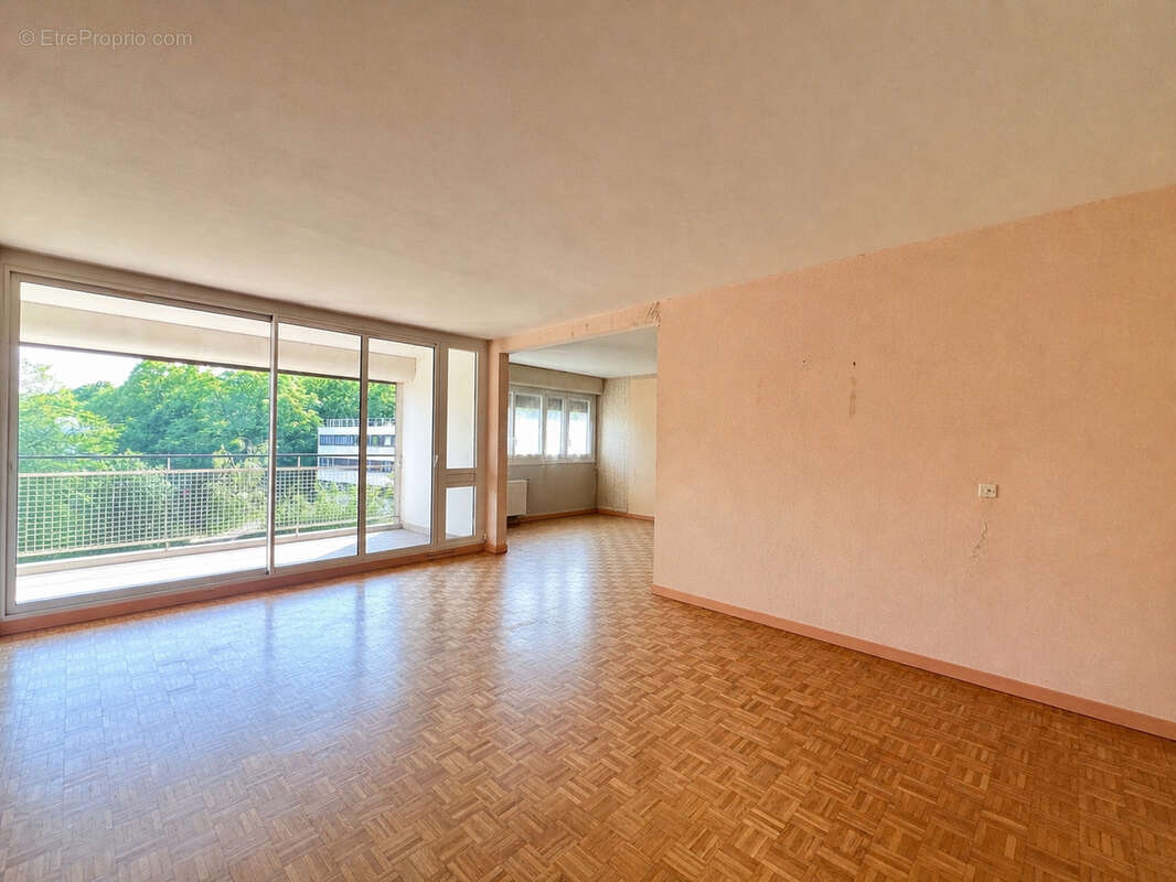 Appartement à VAUX-LE-PENIL