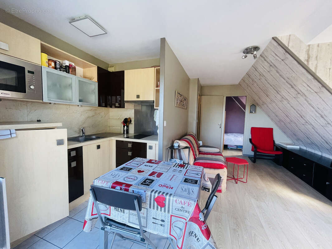 50 m plage charmant 2 pieces balcon + cave + parking - photo 4