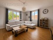 Appartement à SAINT-ETIENNE-DU-VAUVRAY