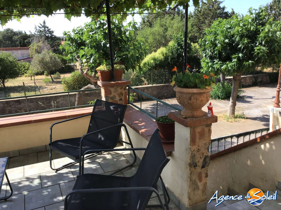 Maison à OPOUL-PERILLOS