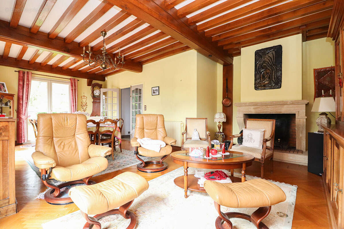 Maison à CORCELLES-LES-MONTS