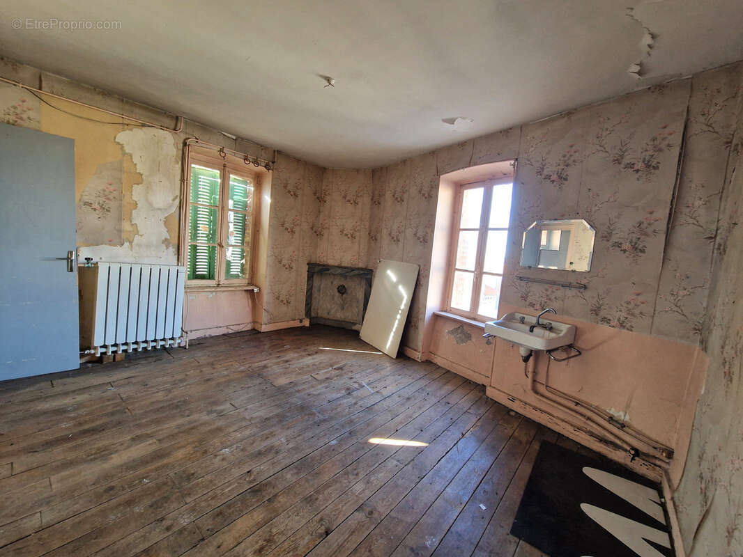 A VENDRE Ancien hôtel à fort potentiel   Emplacement stratégique RN102 - photo 13