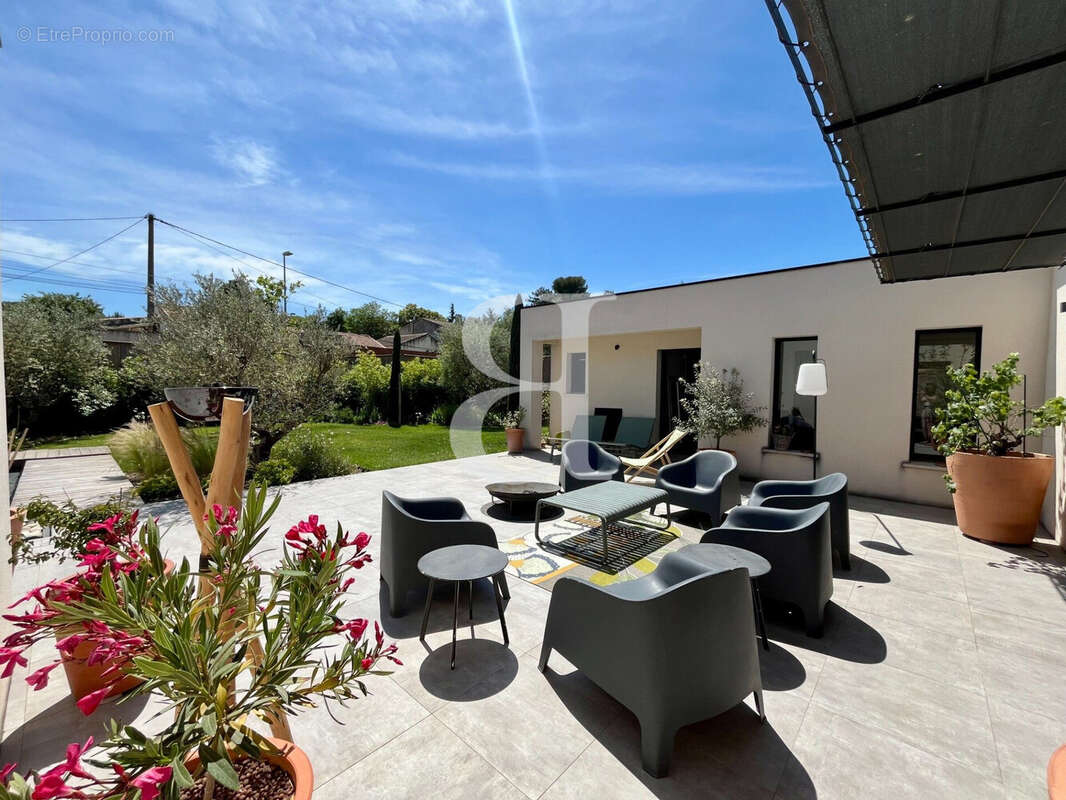 Maison 164 m² à Saint-Remy-De-Provence  - photo 4