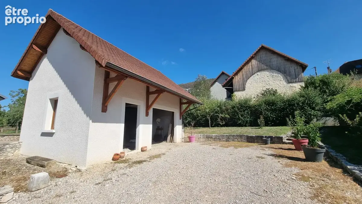 Champagneux   une maison de caractère qui ne demande qu’à écrire la suite de son histoire… - photo 24