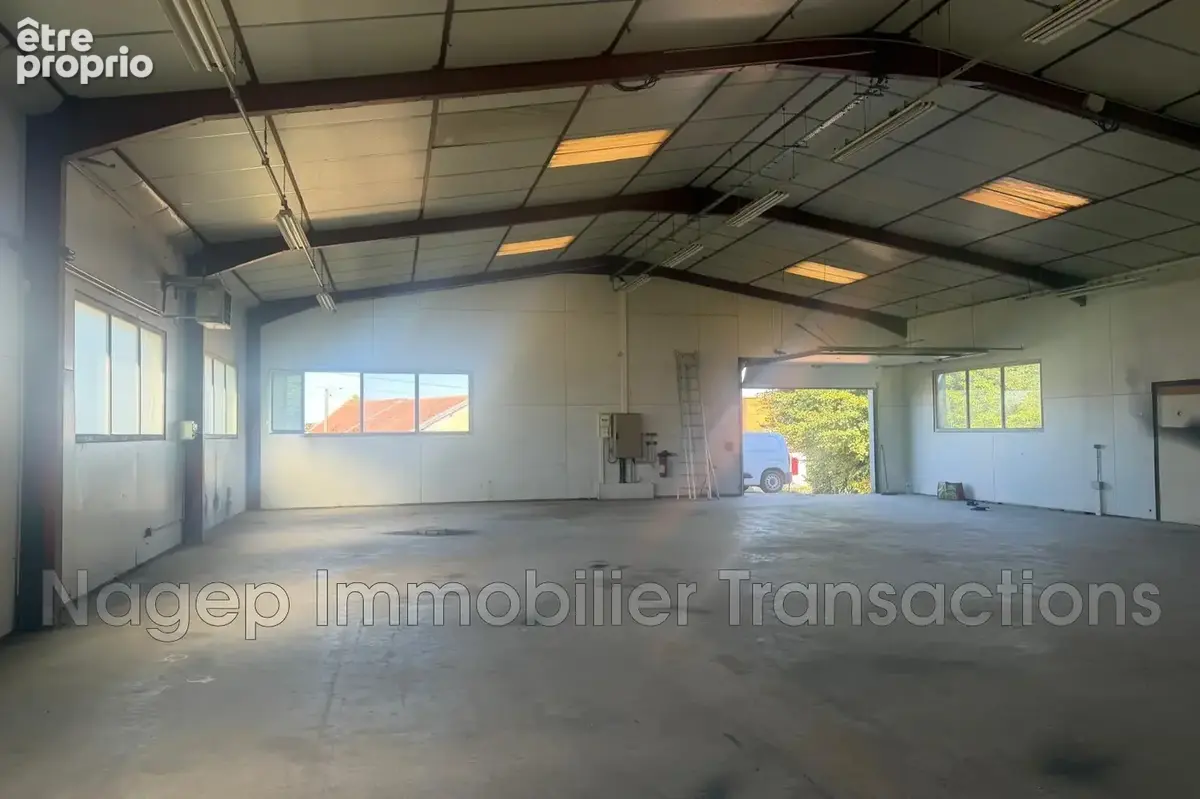 Commerce 300 m² à vendre à Creuzier-Le-Vieux (03300) - photo 1