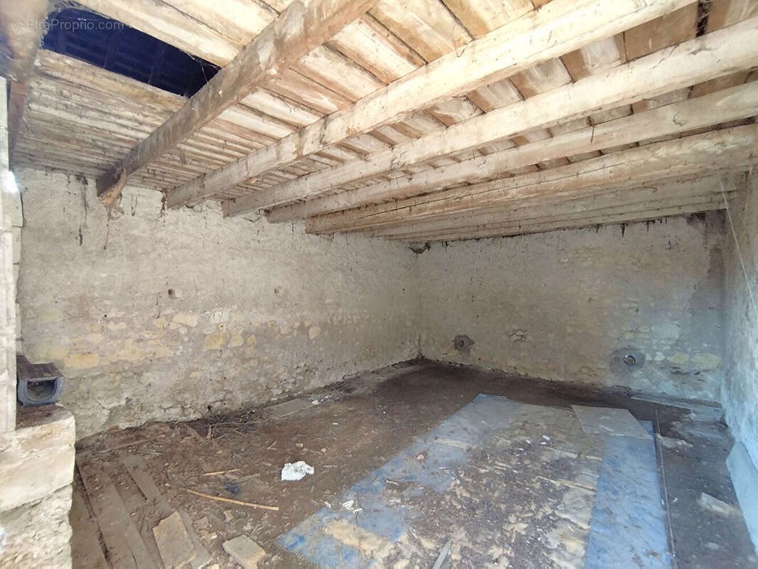 Terrain à LA VILLE-AUX-DAMES