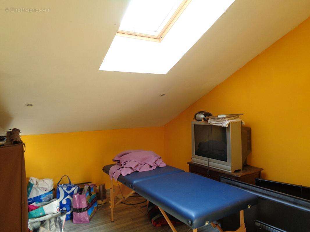 Coubon(43), maison de 240 m2 habitables, 4 chambres sur 1440 m2 de terrain - photo 13