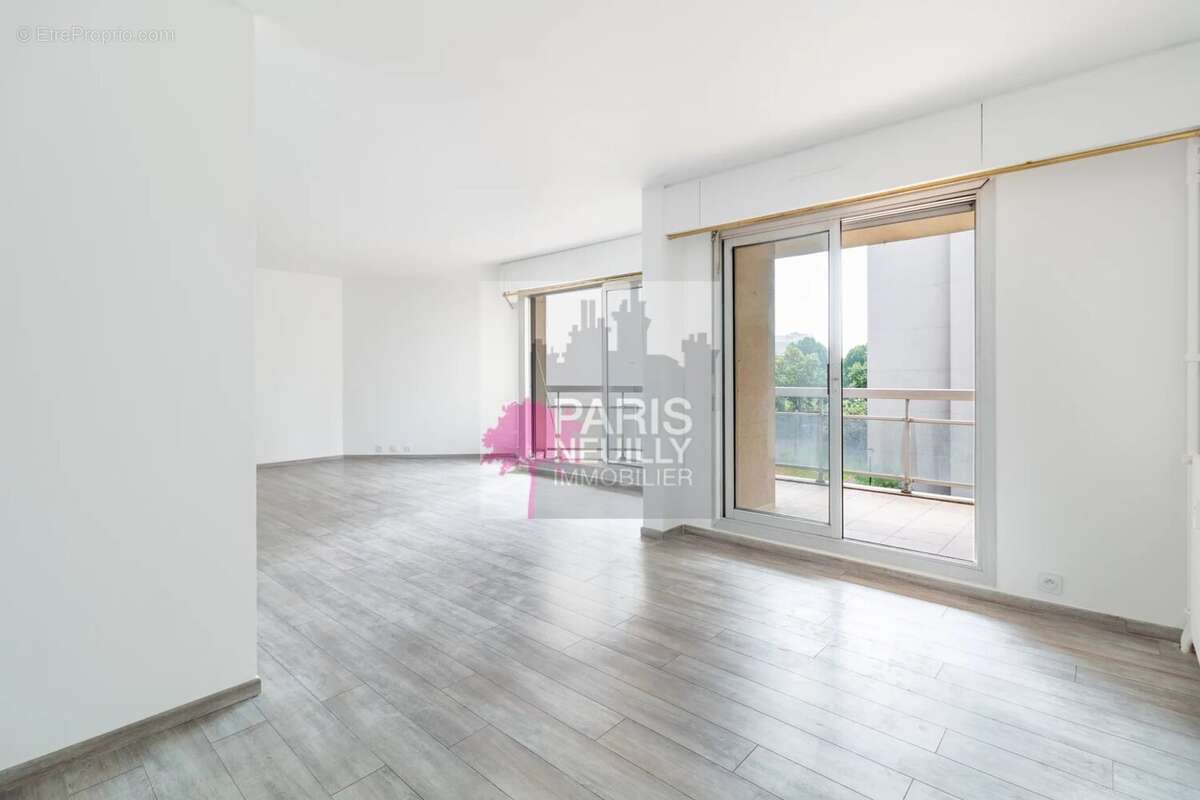 Appartement à COURBEVOIE