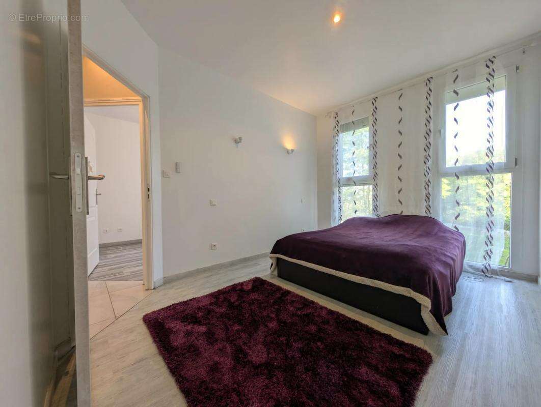 Maison à SAINT-CYR-DE-FAVIERES