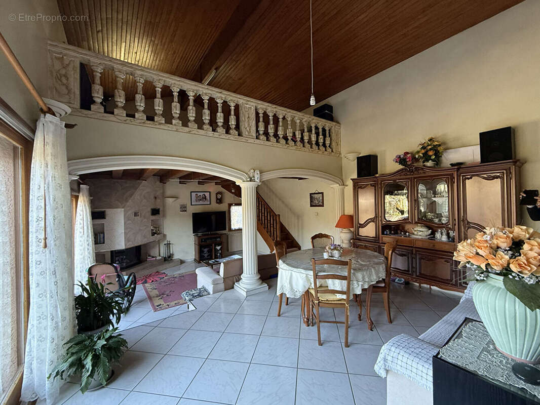 Maison à LUCENAY