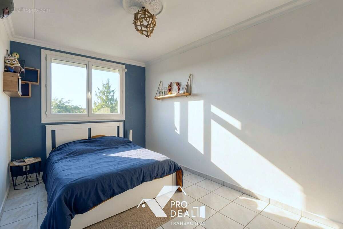 Appartement 88 m² à Saint-Priest  - photo 8