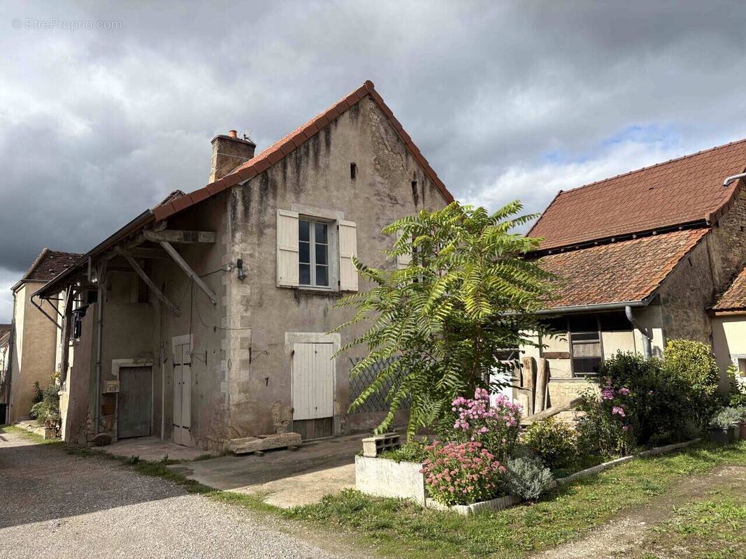 Maison à ETRIGNY