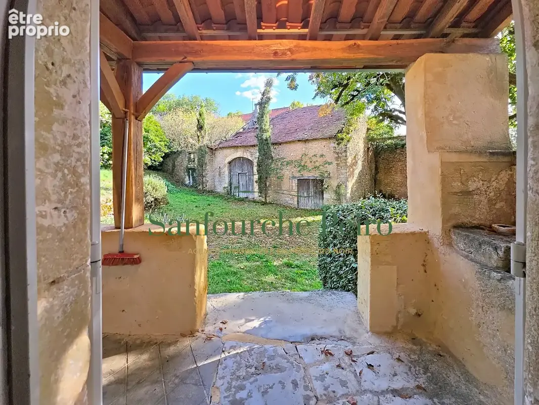 A 19km au sud-ouest de Sarlat et 8km du village de Castelnaud - photo 3