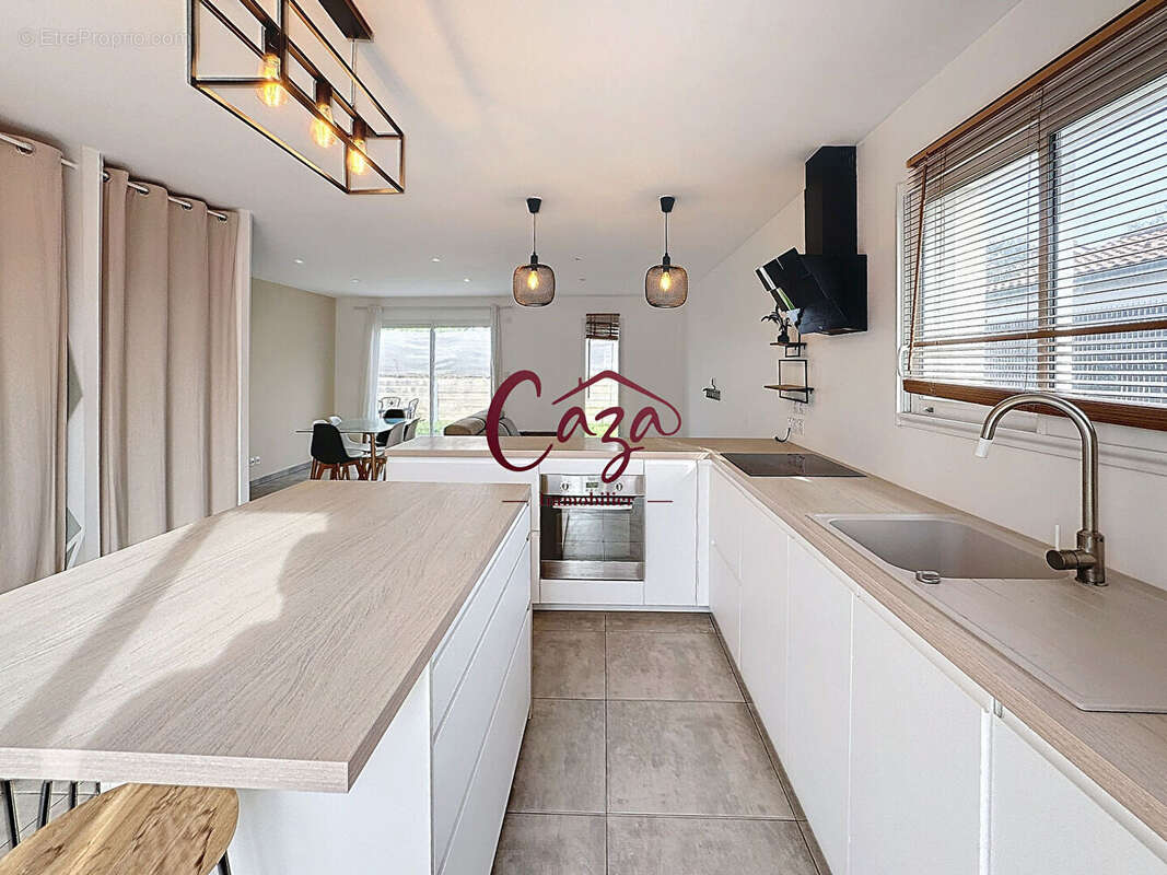 Maison à FARGUES-SAINT-HILAIRE