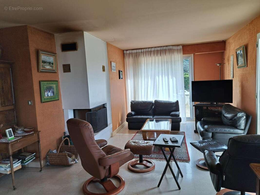 Maison à LA ROCHE-DERRIEN