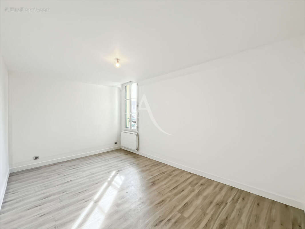 Maison à MOISSY-CRAMAYEL