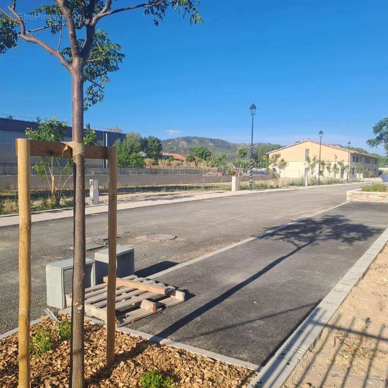 Terrain à PEYROLLES-EN-PROVENCE