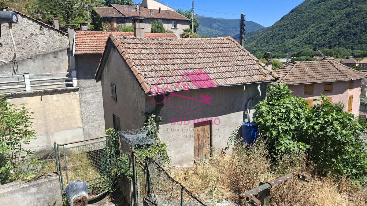 Maison de village à rénover avec cour, garage et vue sur les montagnes   Arignac - photo 2