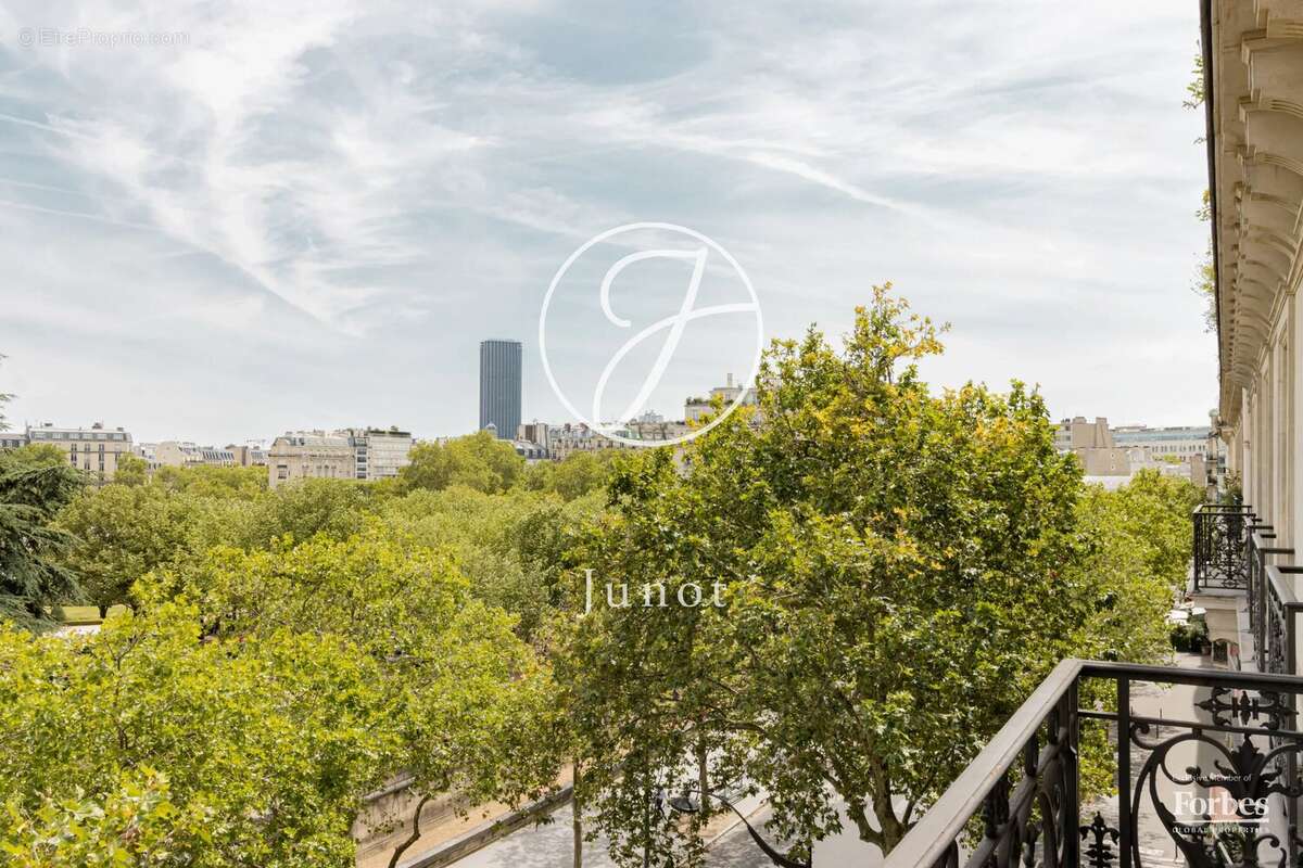 Paris 7e - HÔTEL DES INVALIDES - Appartement - 64,90m² Carrez - 65,76m² au sol - 1 chambre - Balcon - Vue dégagée sur le dôme de - photo 15