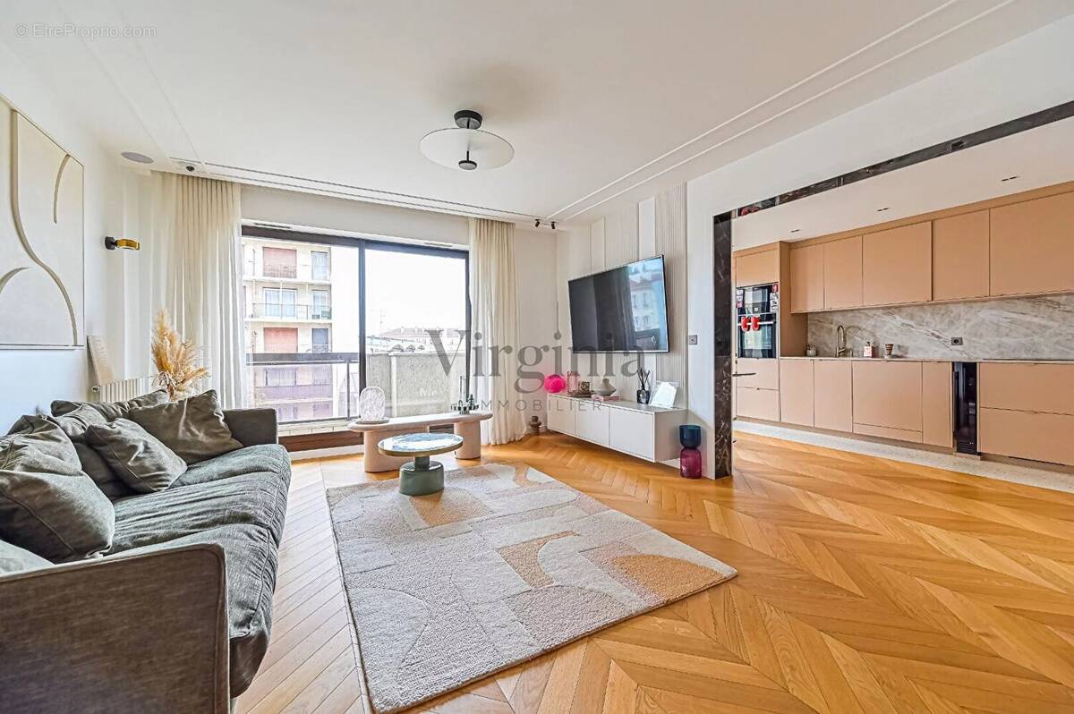 Appartement à CHARENTON-LE-PONT
