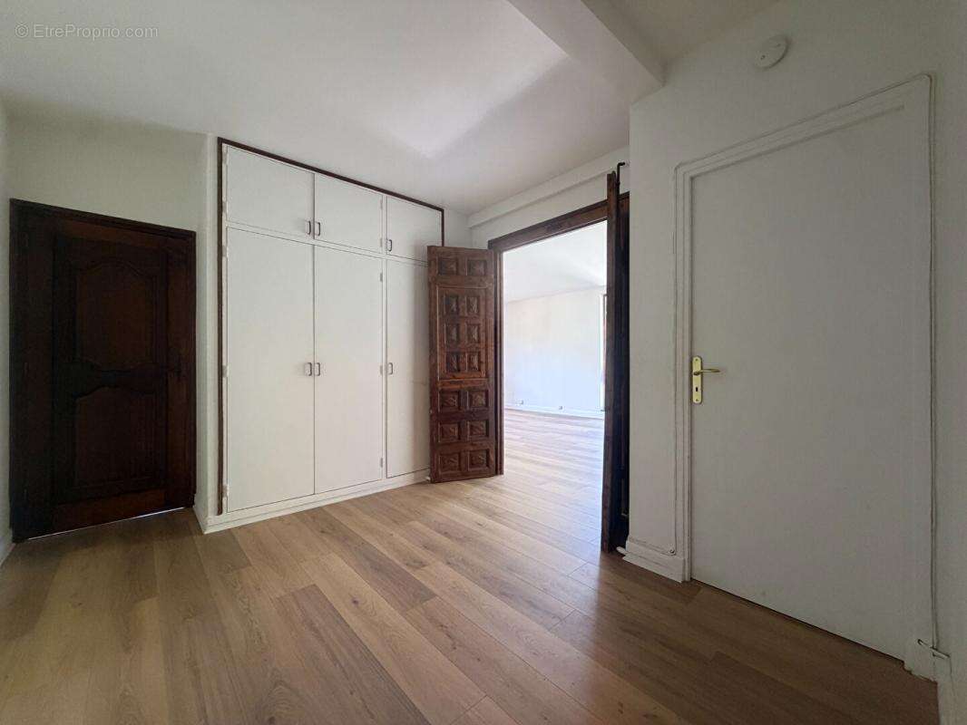 Appartement à LA CELLE-SAINT-CLOUD