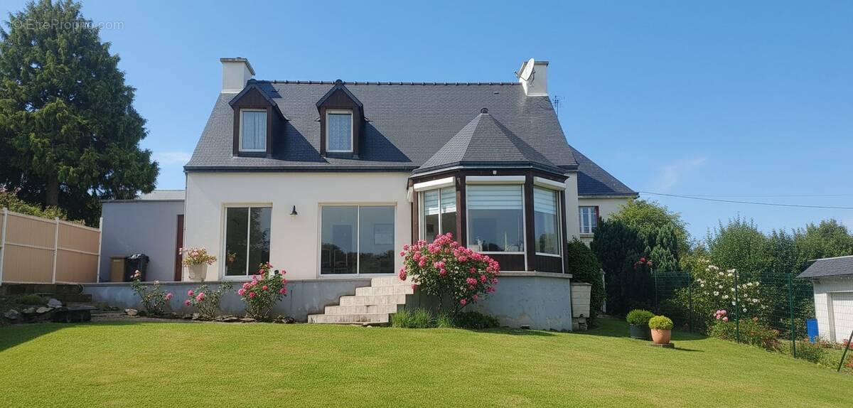 Maison à CALLAC