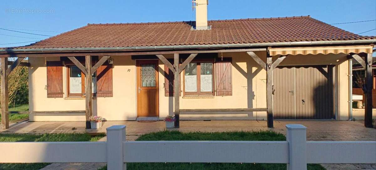 Maison à MARSEILLES-LES-AUBIGNY