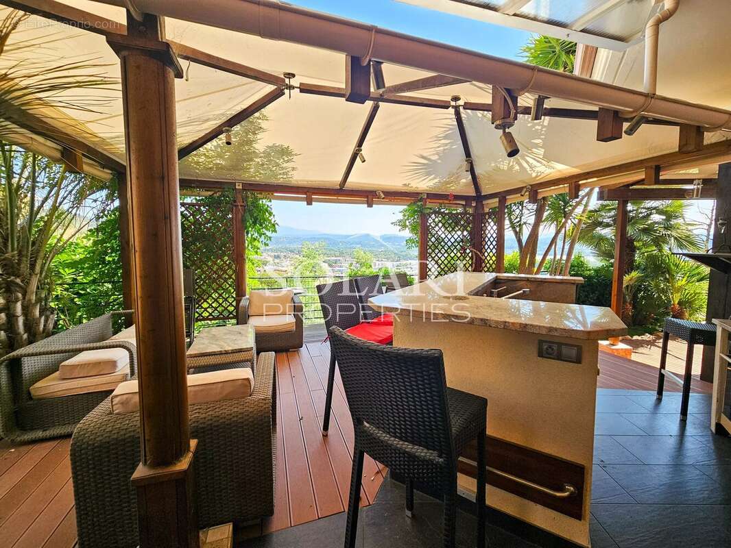 Villa avec piscine et vue panoramique sur la mer et les montagnes - photo 8