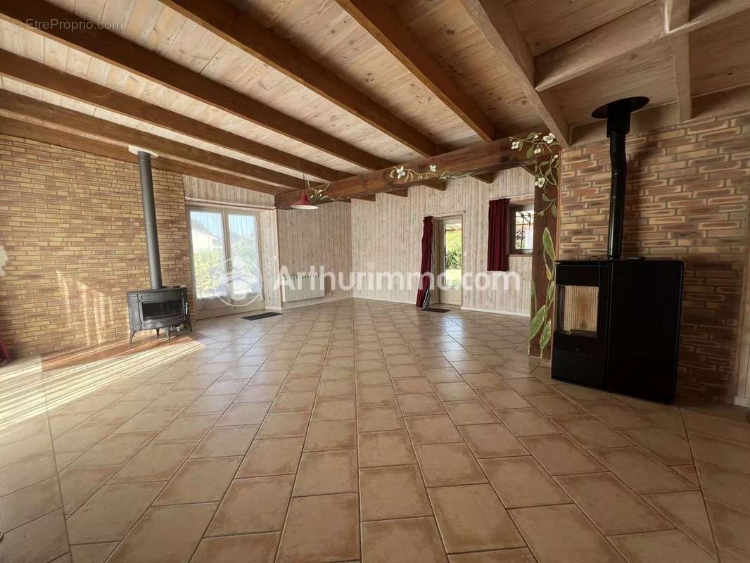 Maison à SAINT-ASTIER