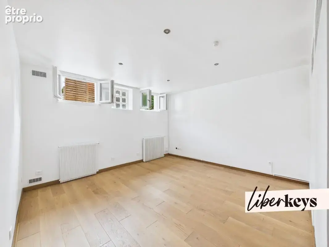 Magnifique maison de ville entièrement rénovée – 137 m² – 3 chambres – terrasses – garage - rer a pied - photo 13