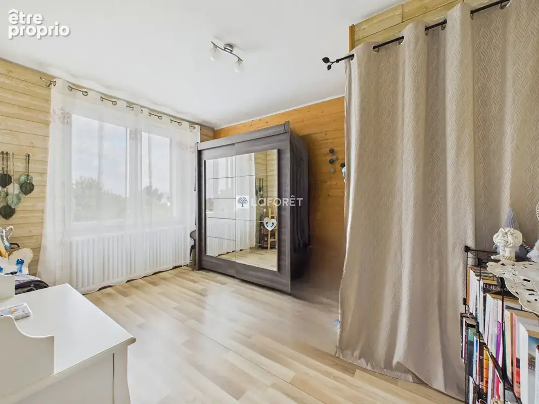 POULDREUZIC - Proche commerces, maison de ville  4 chambres sur sous sol - photo 10