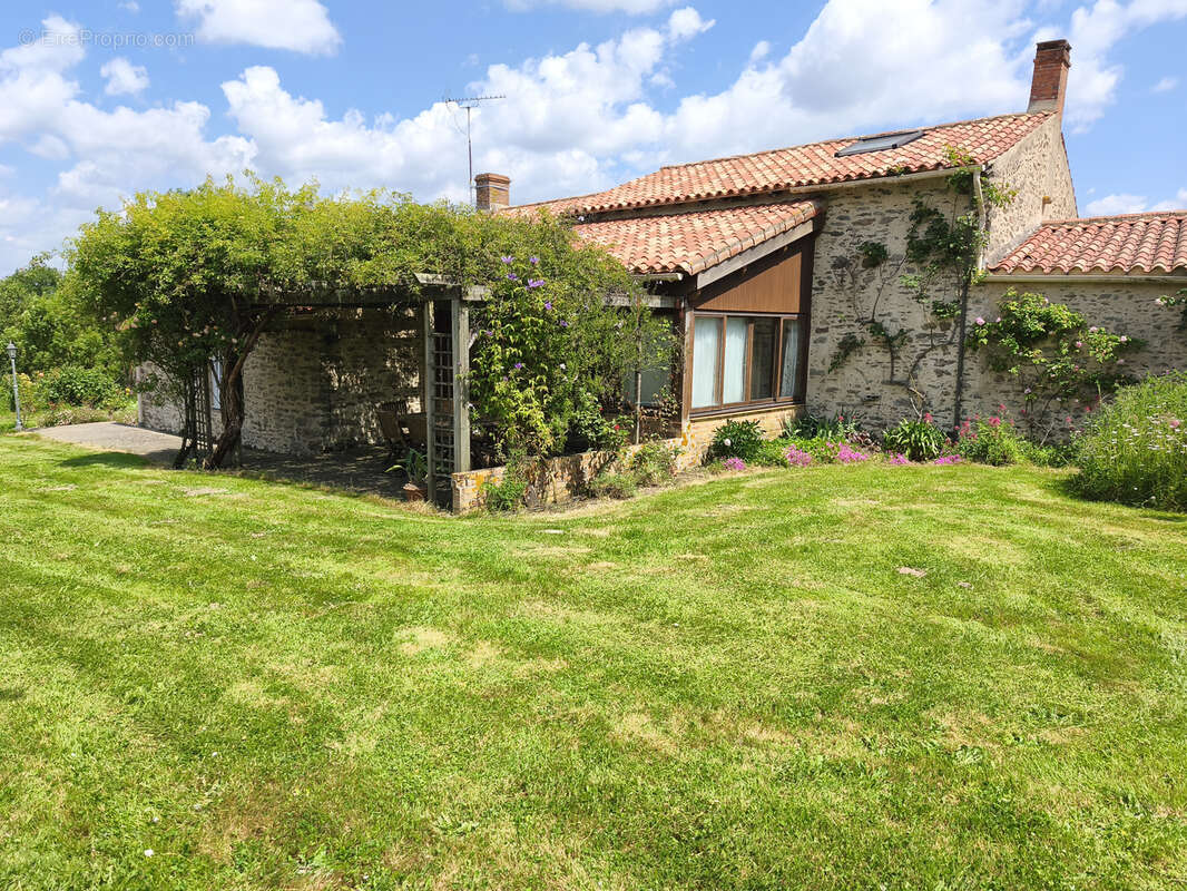 Maison à CHATEAU-GUIBERT