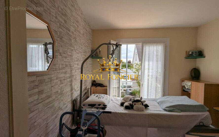 Chbr 2  - Maison à NAINTRE