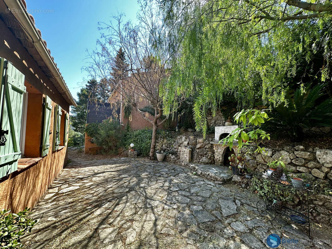 Maison à SOLLIES-TOUCAS