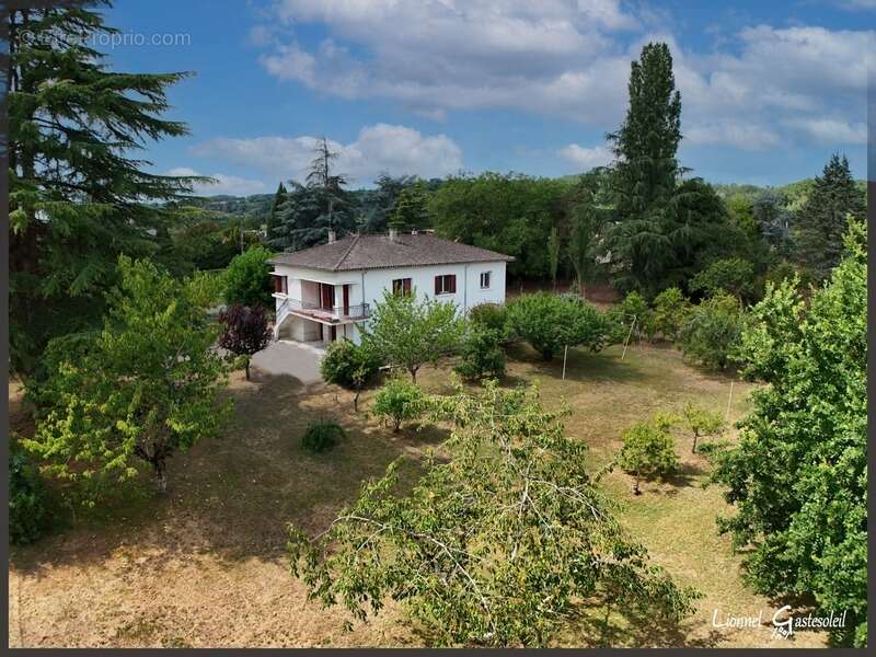 Maison à vendre 9 pièces d’environ 188 m² 7 chambres avec garage à Port-Sainte-Foy-et-Ponchapt (24) - photo 2
