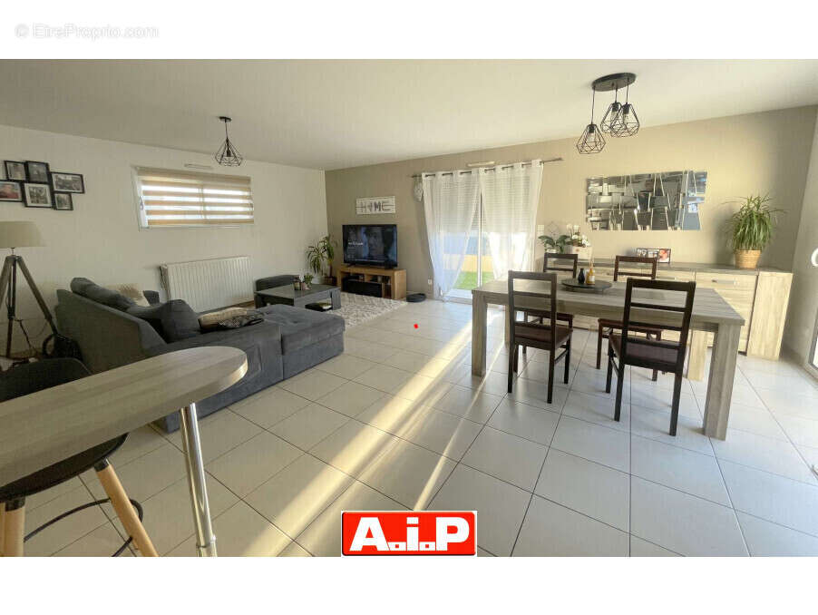 Maison à SAINT-PIERRE-DU-CHEMIN