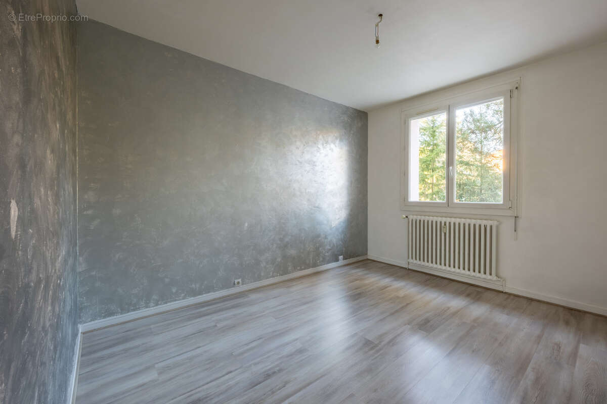 Appartement à SAINT-PRIEST-EN-JAREZ