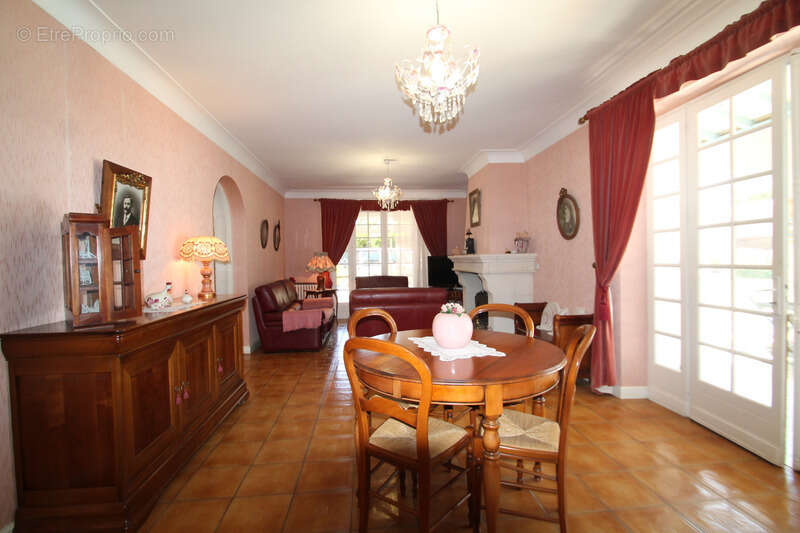Maison à vendre 5 pièces TONNEINS (47) 190m² habitables- Piscine- Garage- Terrain 693m² - photo 10