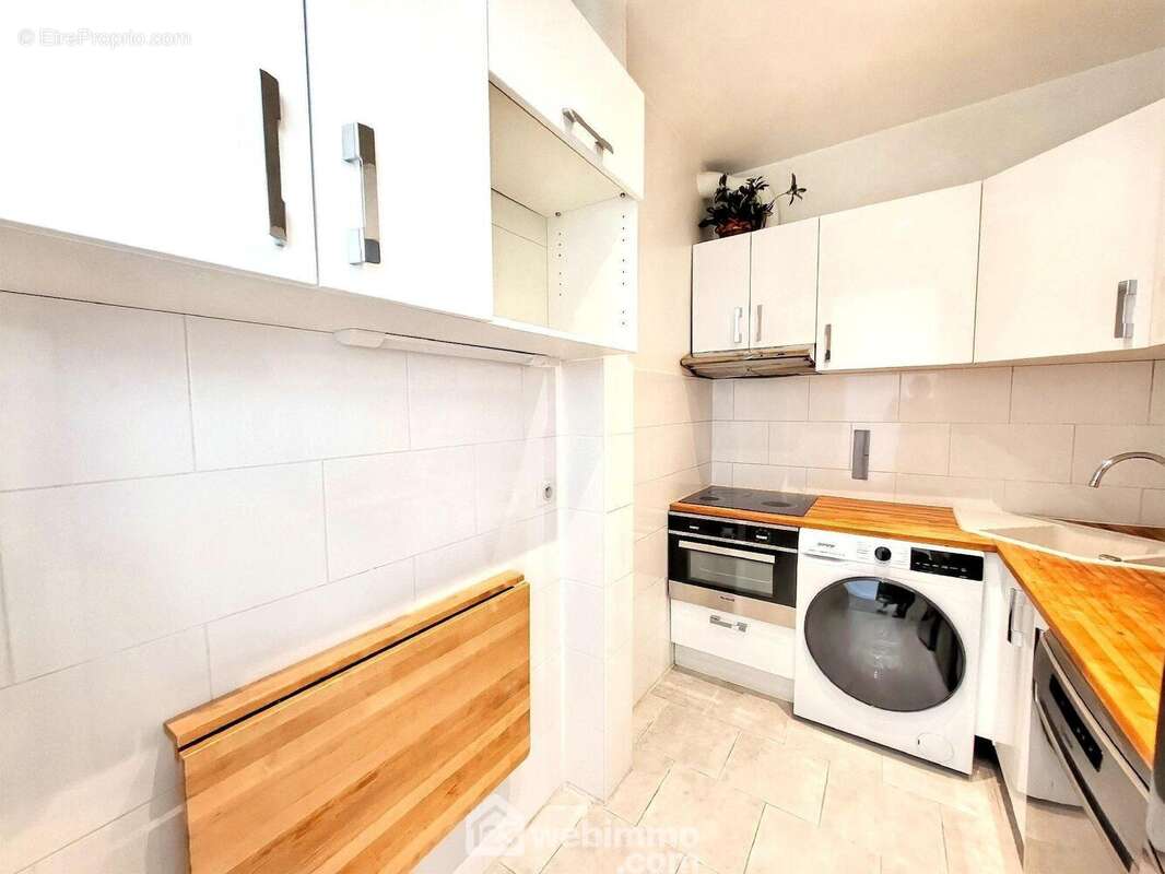 même un coin de repas y trouve sa place - Appartement à PARIS-8E