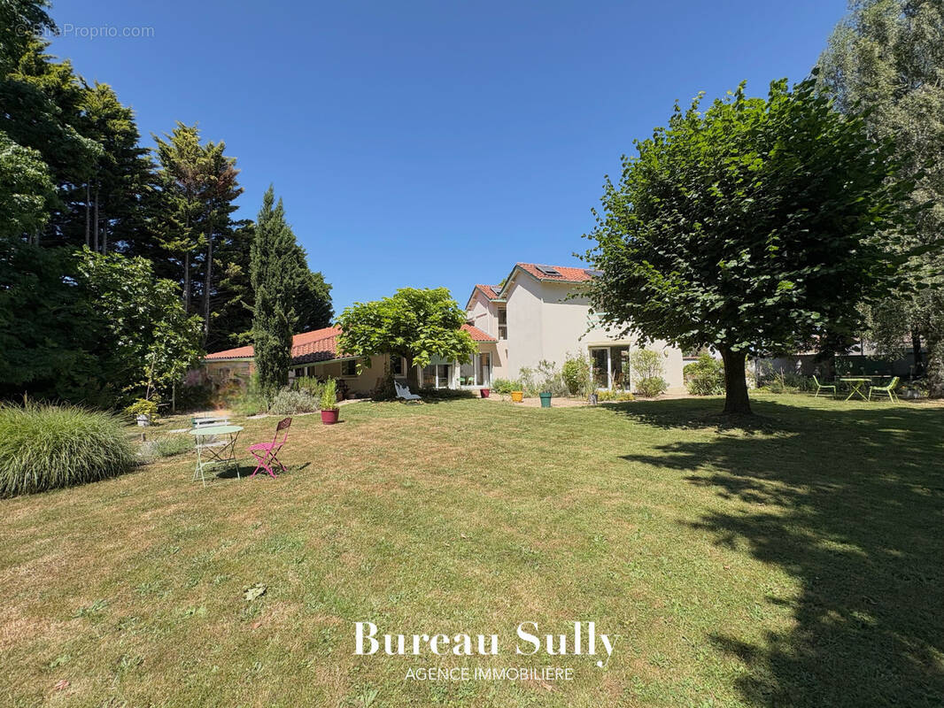 Maison à CHATILLON-SUR-CHALARONNE