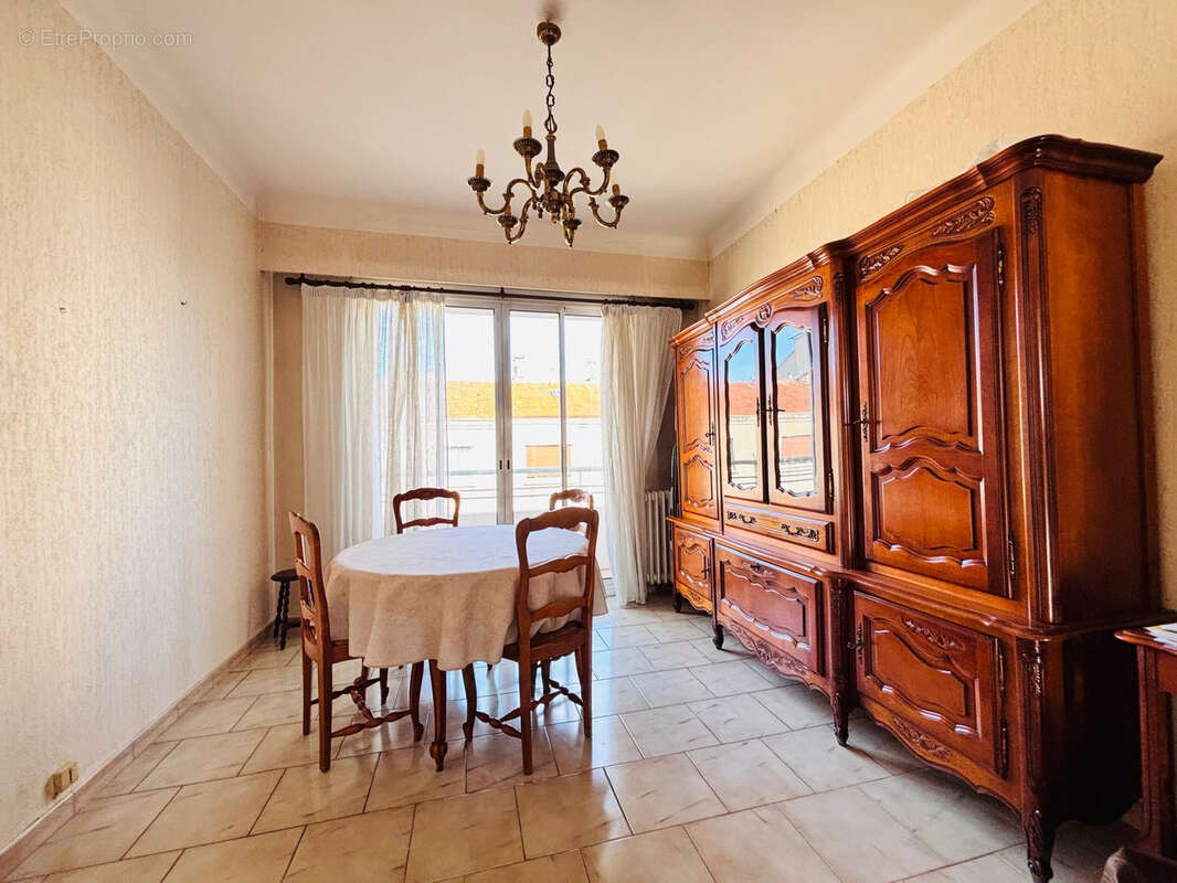 Appartement à MARSEILLE-5E