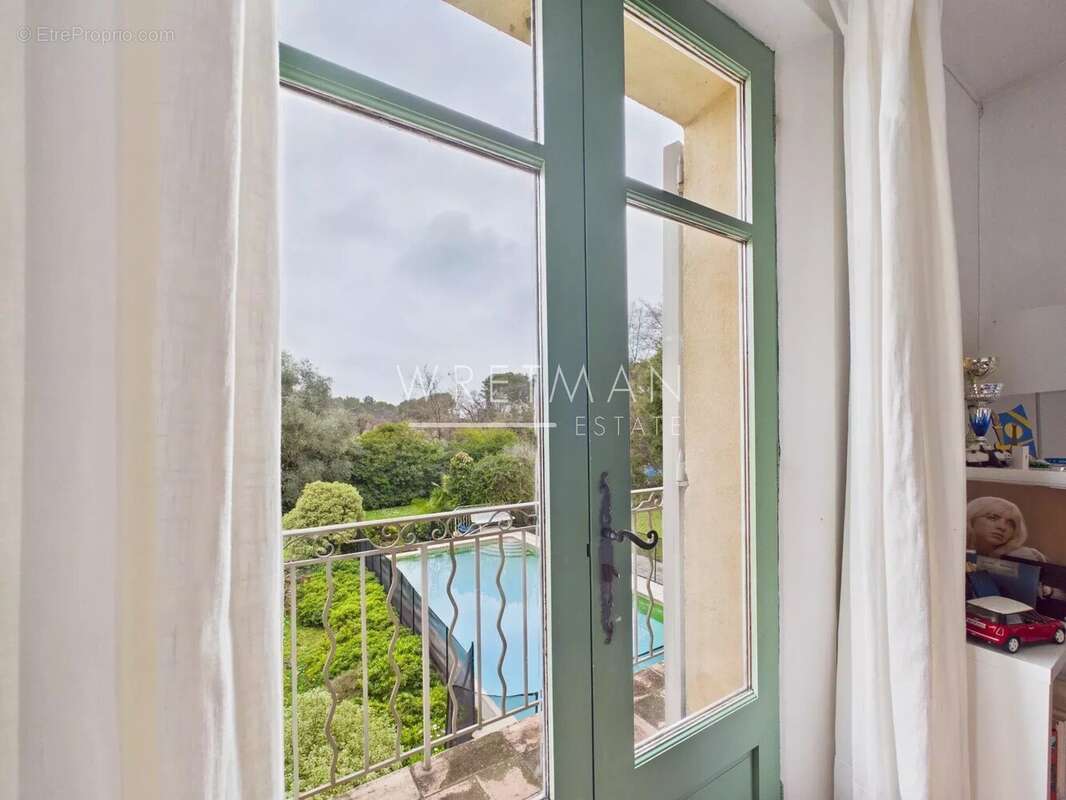 Maison à ROQUEFORT-LES-PINS